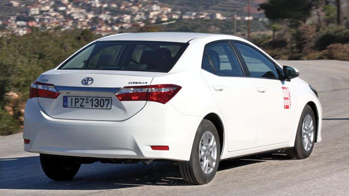¶νετη και ασφαλής κρίνεται η οδική συμπεριφορά της Toyota Corolla σε οποιοδήποτε είδος διαδρομής.